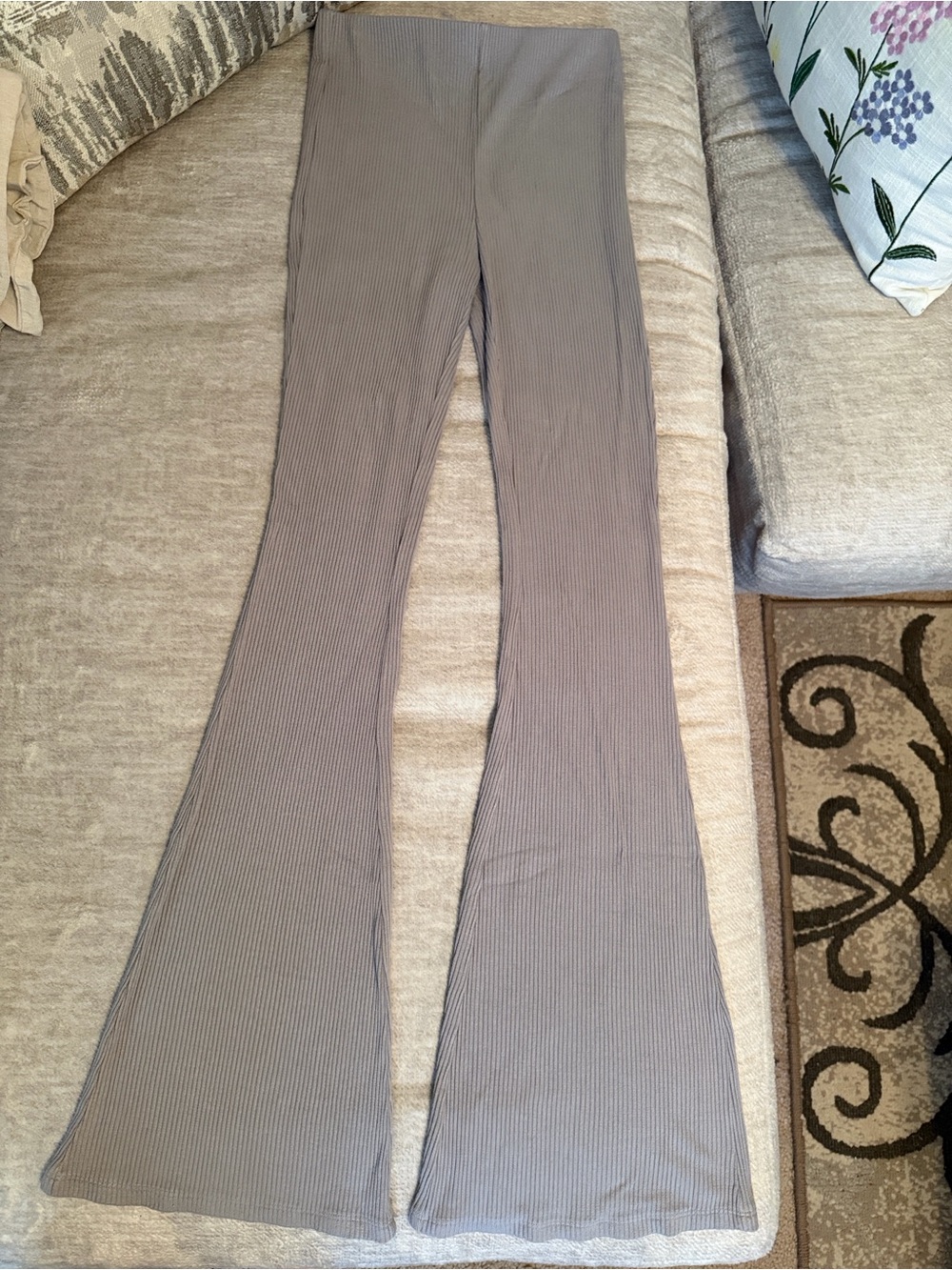 H&M Light Gray Ribbed Flare Pants Size Small